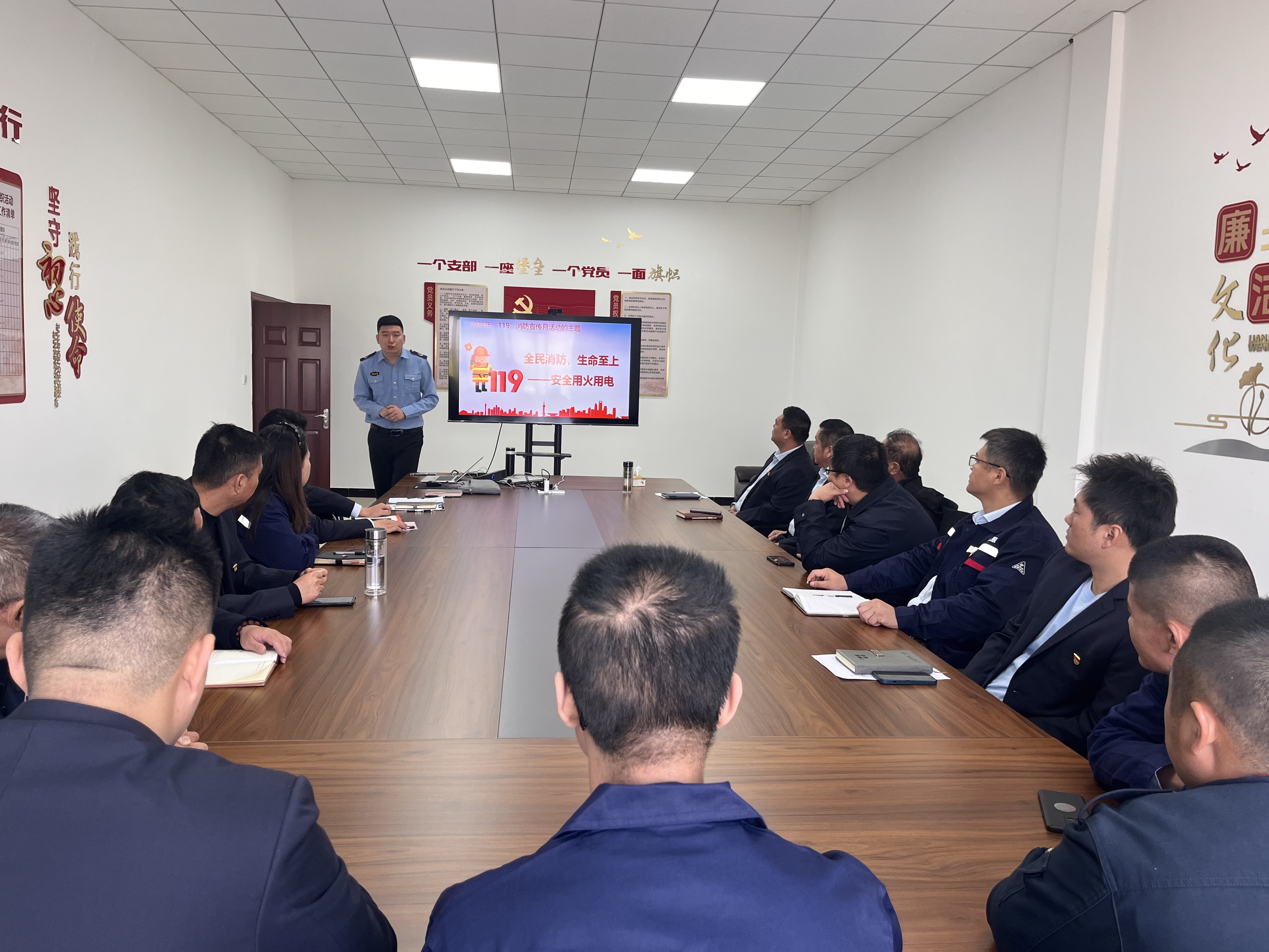公交汽服公司開展消防安全知識培訓  筑牢“全民消防”安全防線