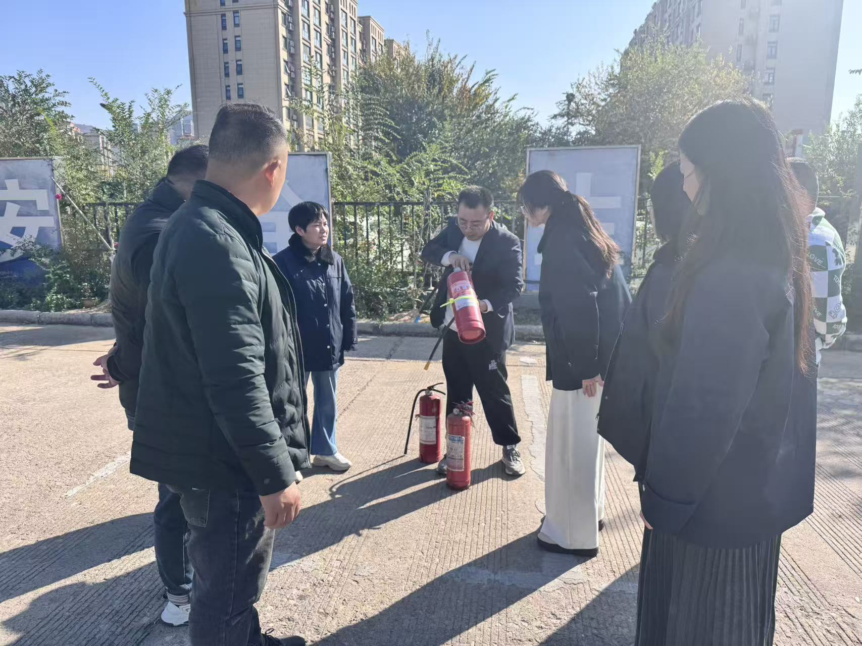 訓演結合 防患未“燃” ——東部公交公司開展消防月專題活動